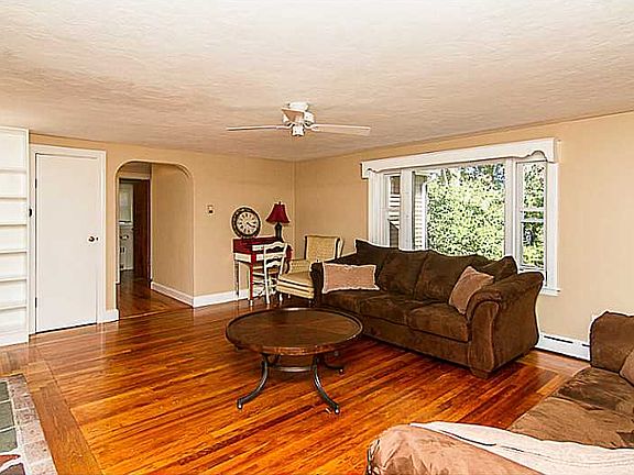 5th image of 209 Abbey Dr