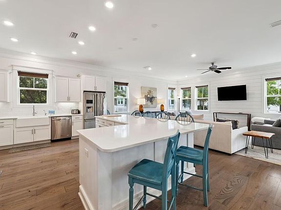 4th image of 38 E Crabbing Hole Ln