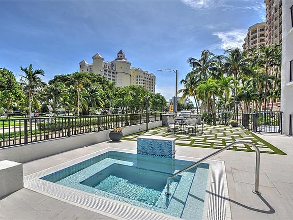 4th image of 2029 N Ocean Boulevard #208