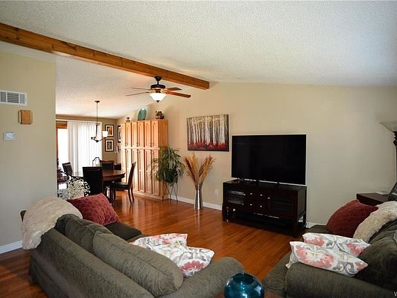 3rd image of 327 Greengage Cir