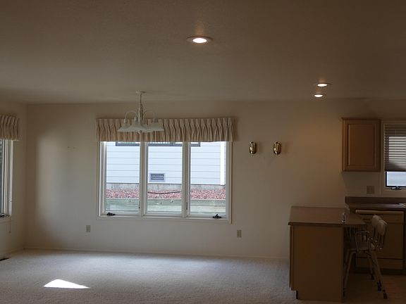 4th image of 605 W Hogerson St #1-F