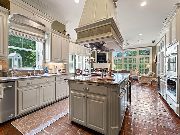 4th image of 10645 Old Lodge Ct