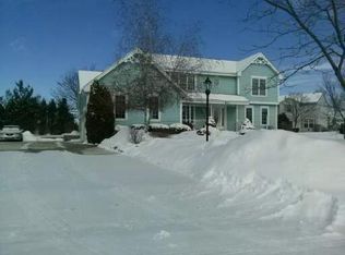 613 Woodberry Ct, Pewaukee, WI 53072