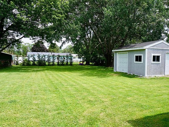 4th image of 2465 Maplelawn Dr