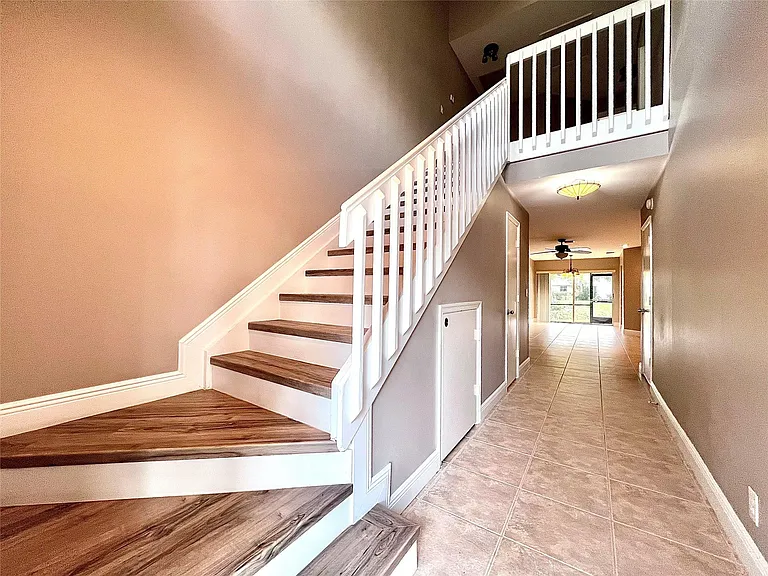 2246 Discovery Cir — Photo 1