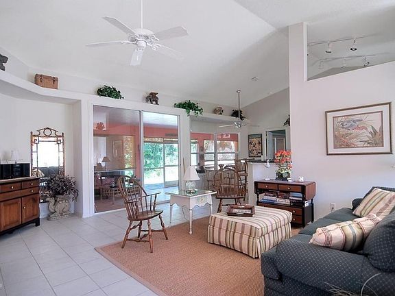 4th image of 290 Pelican Dr