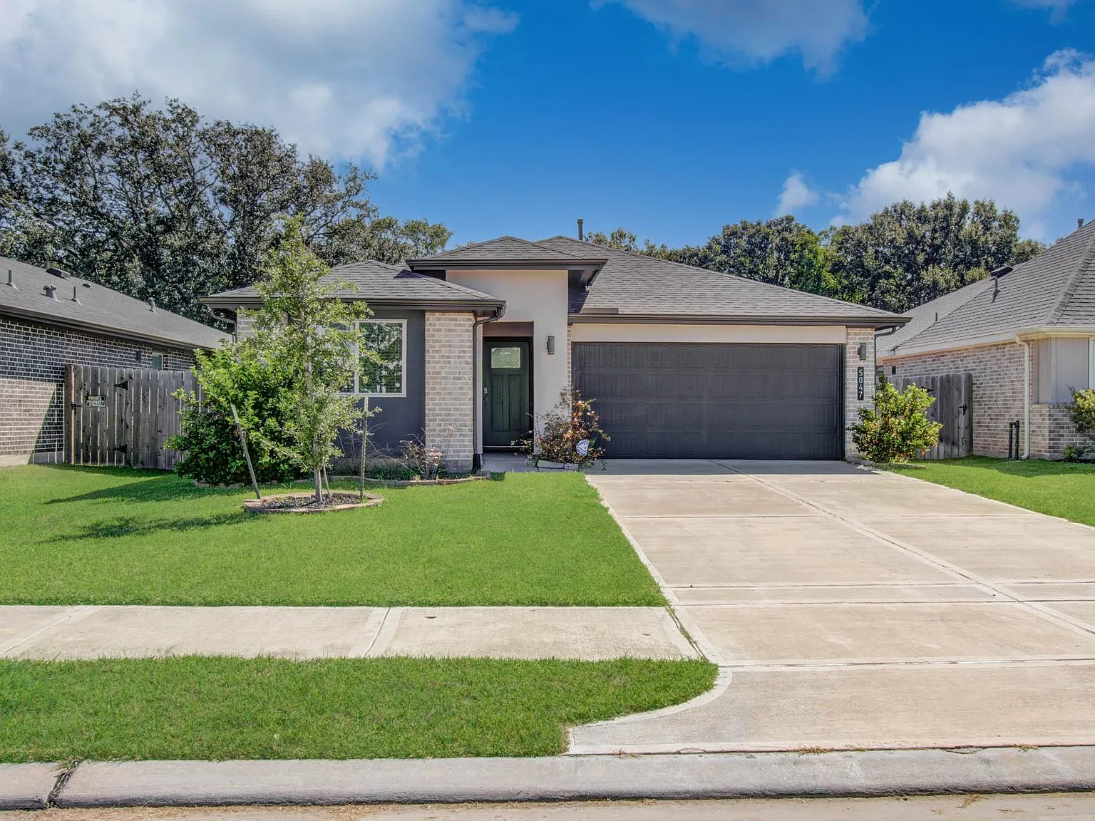 3 bed, 2.0 bath, 1659 sqft, $2,200 — Photo 1