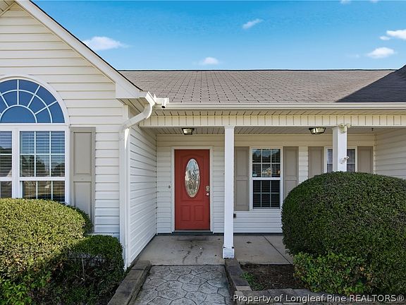 4th image of 2142 Queen Elizabeth Ln
