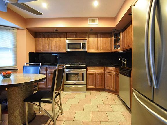 4th image of 160 Russek Dr