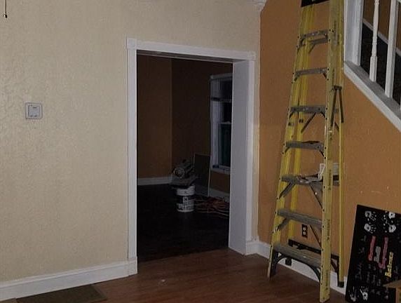 5th image of 449 Bell Ave