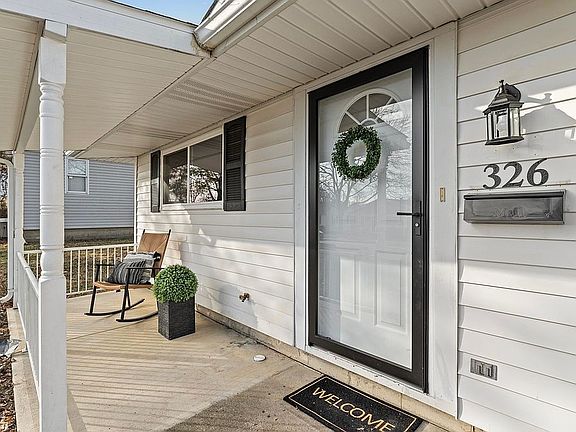 5th image of 326 Blaine Ave