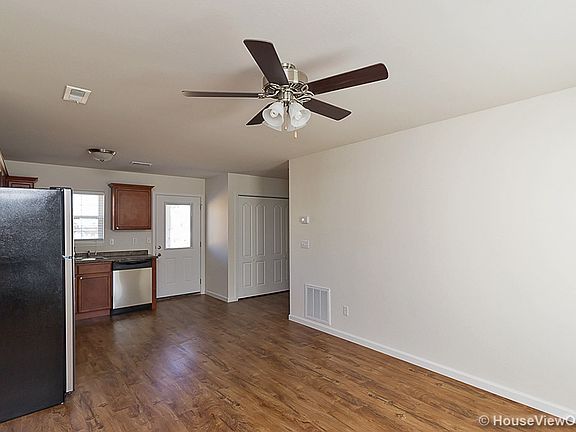3rd image of 190 Lotus Dr APT 1