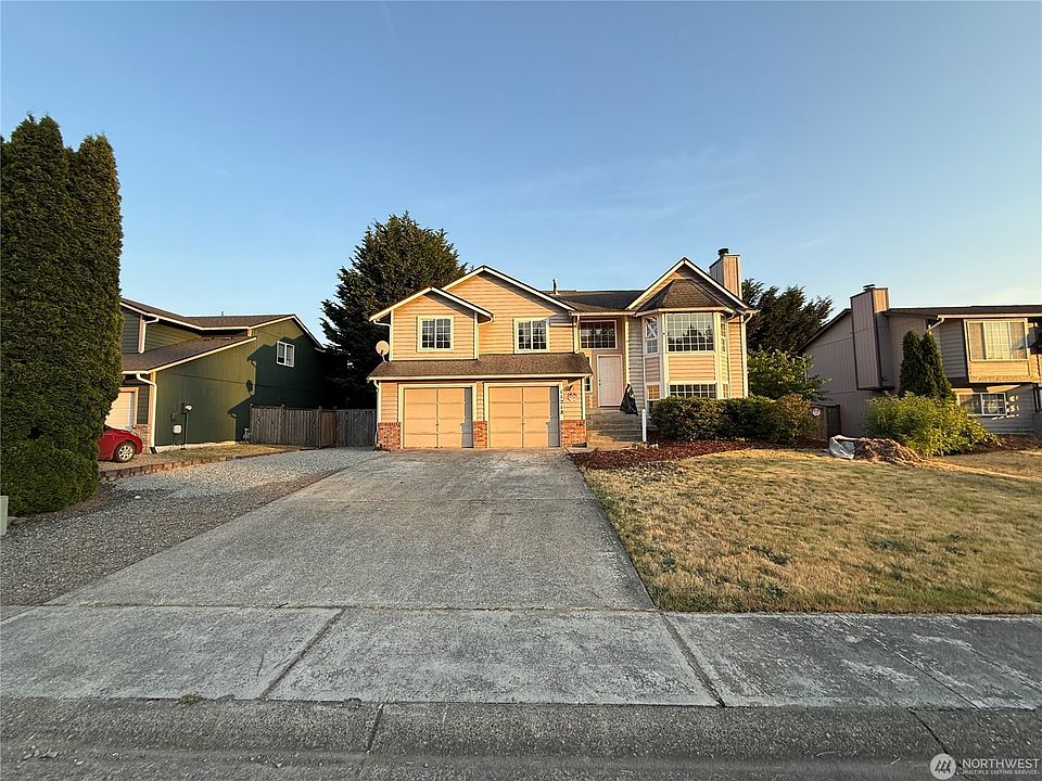 remodeled 4 bed 3 full bath home