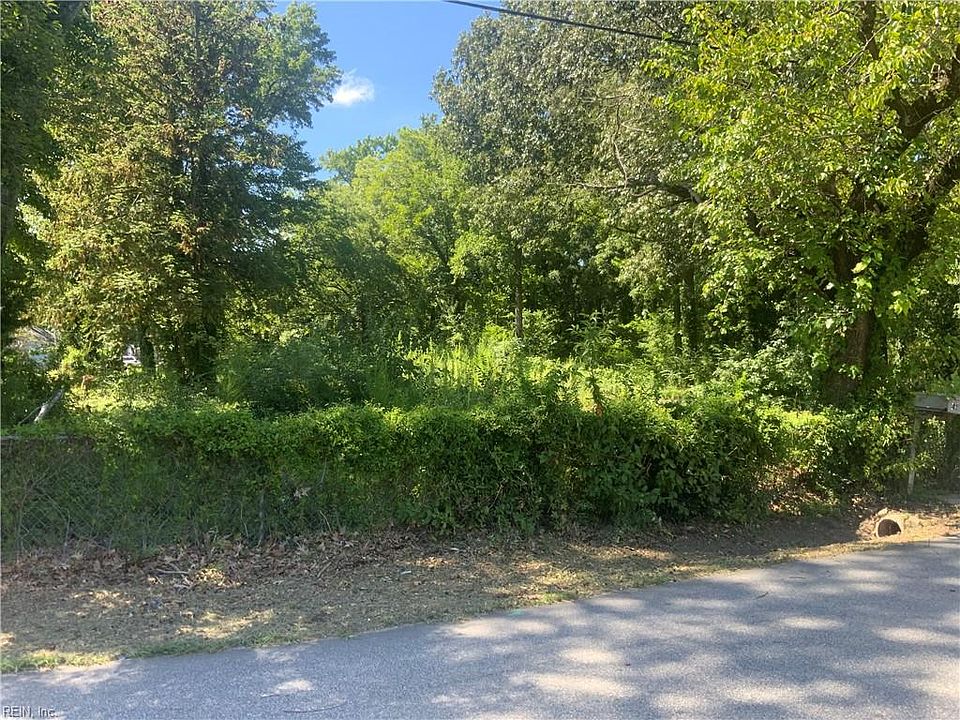 2nd image of 41 W Little Back River Rd