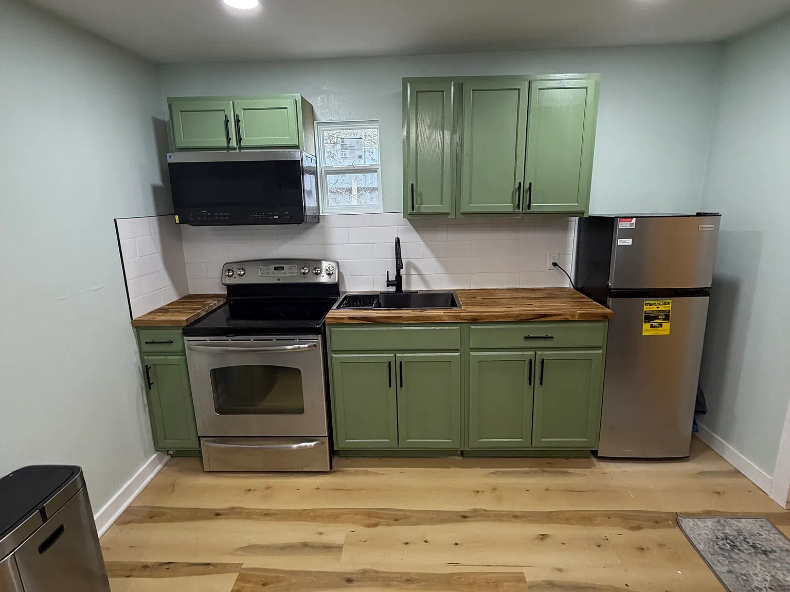 Studio, $899 — Photo 3