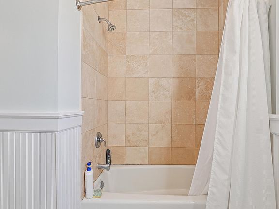 2nd image of 4345 N Sacramento Ave #B-3
