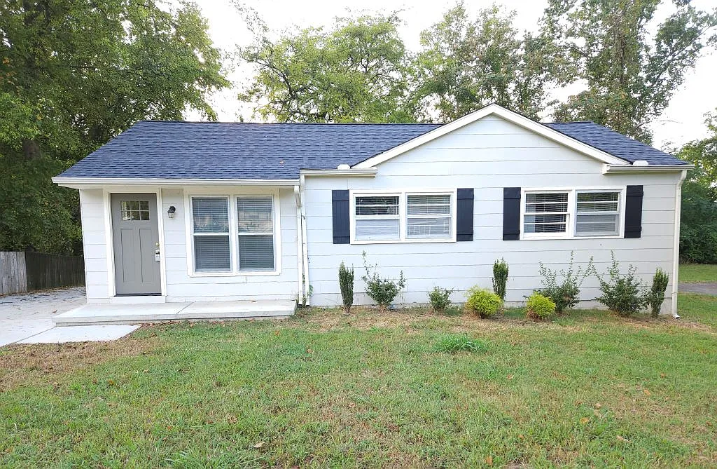 3 bed, 960 sqft, $1,600 — Photo 1