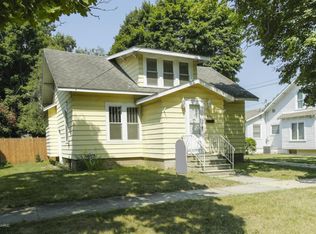 818 East St, Three Rivers, MI 49093