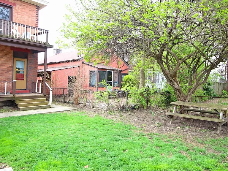 70 E Hudson St — Photo 12