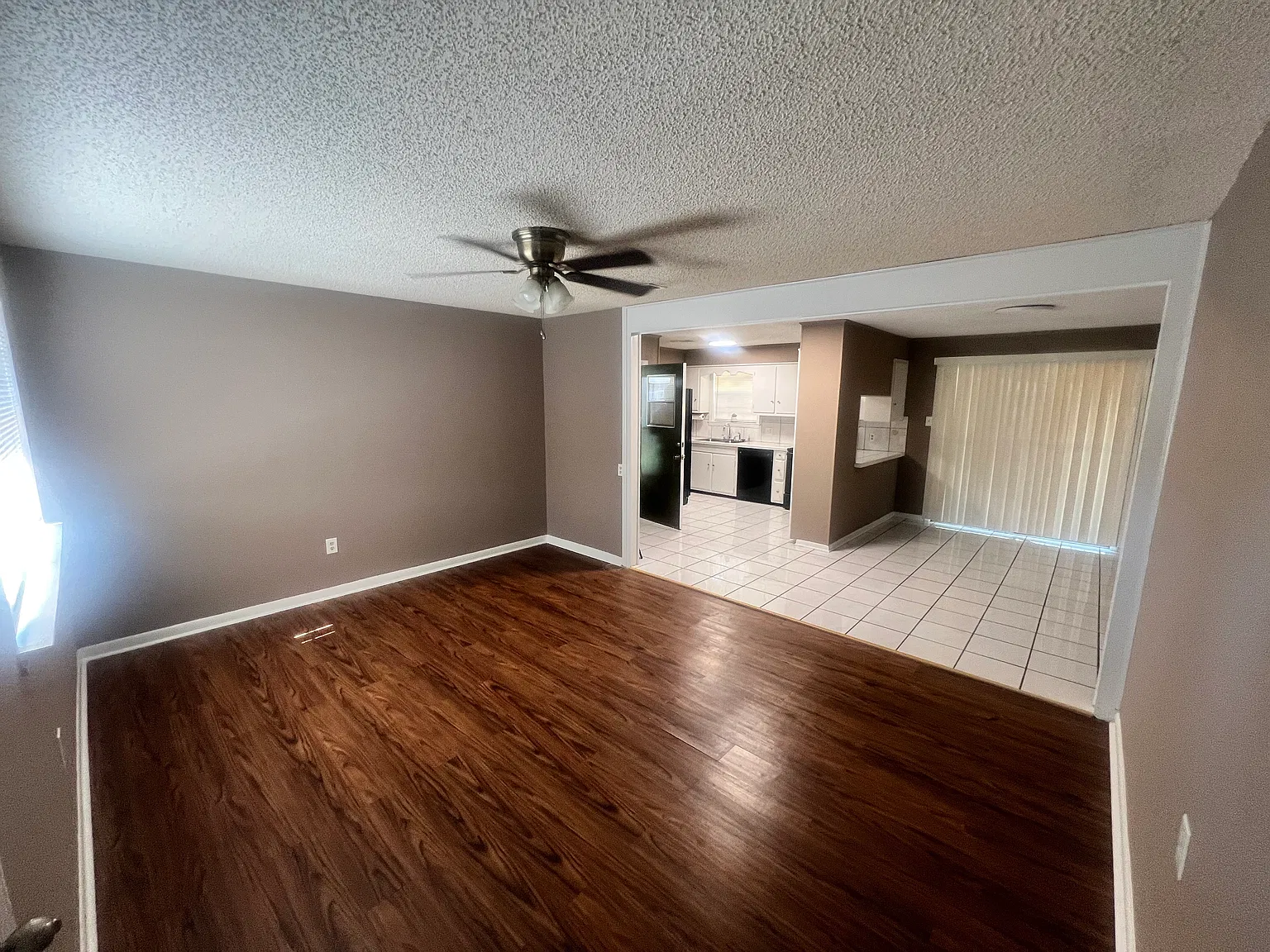 3 bed, 1.5 bath, 1026 sqft, $1,100 — Photo 4