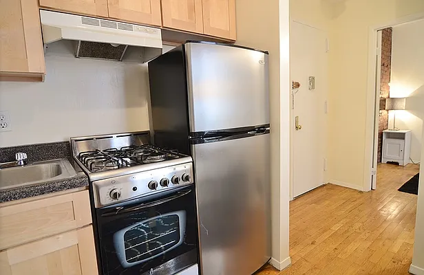 Rented by Park Property Advisors | media 15