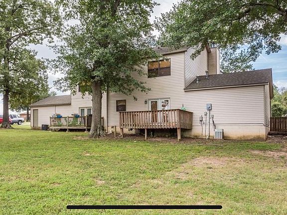 3rd image of 2915 Laura Ln
