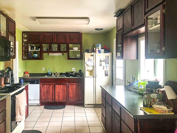 2nd image of 1117 Curtis St