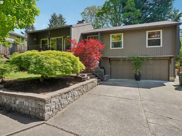10300 SW Coquille Dr, Tualatin, OR 97062