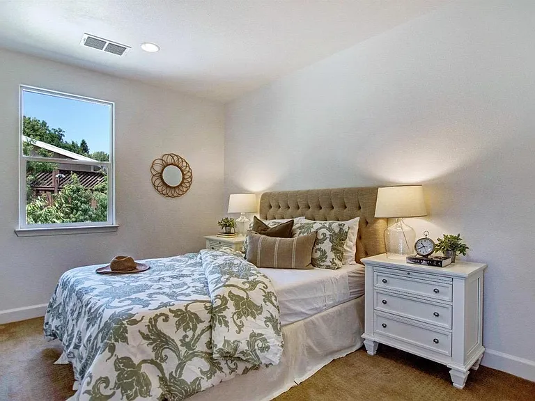 Atherton Cir — Photo 4