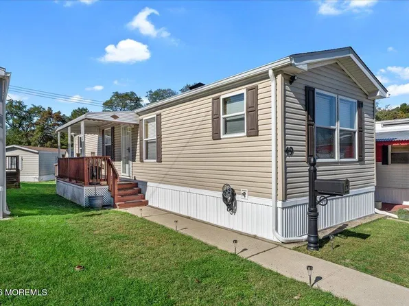 49 Shore Haven Park, Hazlet, NJ 07730