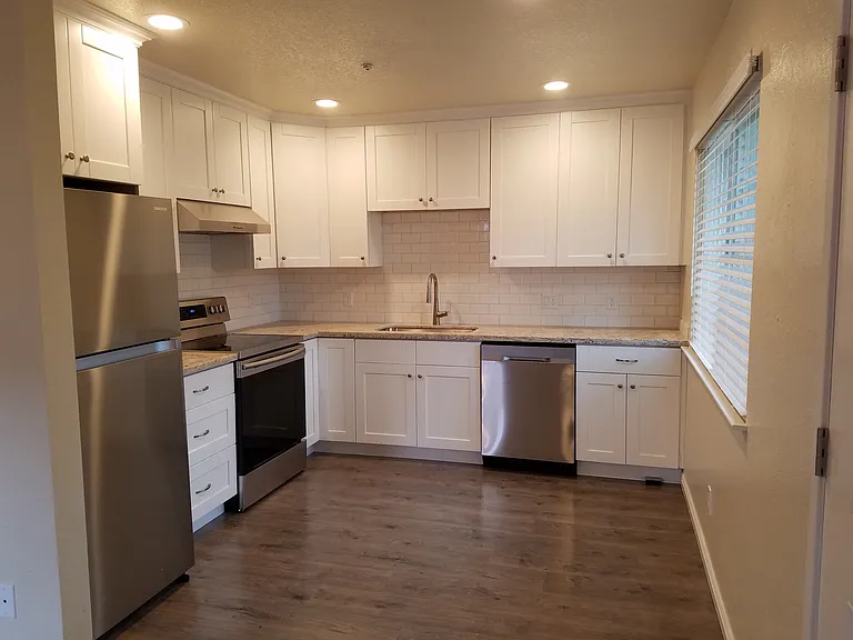 388 E School St #388 — Photo 3