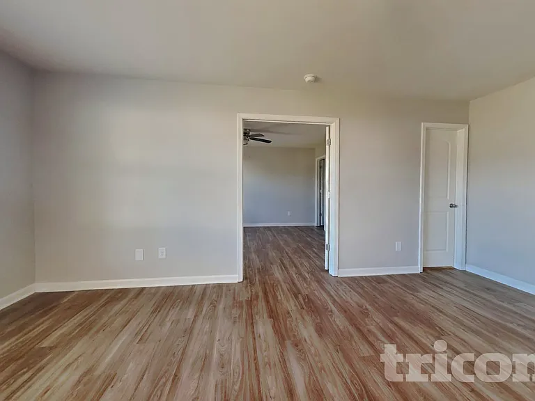 4114 Vershire Ave — Photo 2