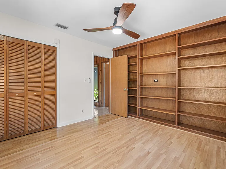 1051 SW 21st St — Photo 35