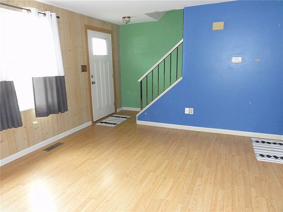 3rd image of 102 Concord Farm Rd