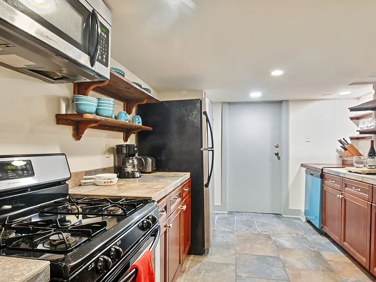 1238 Cambronne St #A — Photo 8