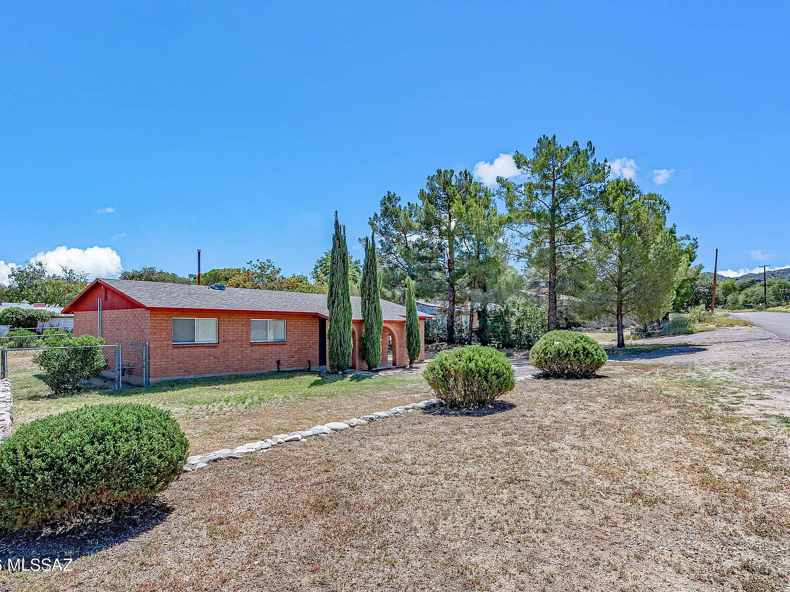 3 bed, 2.0 bath, 1107 sqft, $1,825 — Photo 2