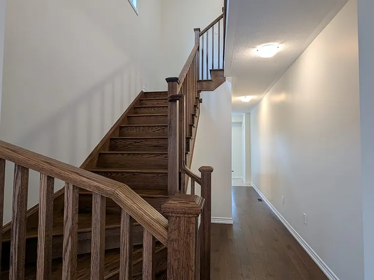 132 Laing Dr — Photo 4