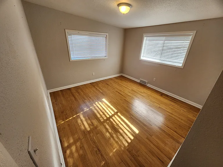 5449 S Greenwood St — Photo 5