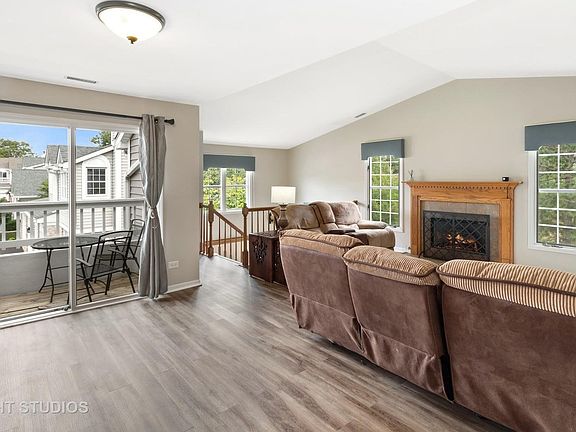 2nd image of 909 N Cove Dr #F