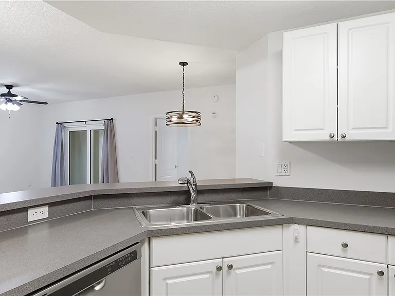 5090 Fairways Cir #H107 — Photo 2