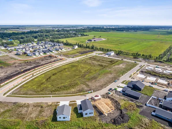 5853 James Dr W, West Fargo, ND 58047