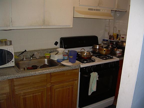 Good sized Kitchen with a Great Set Up