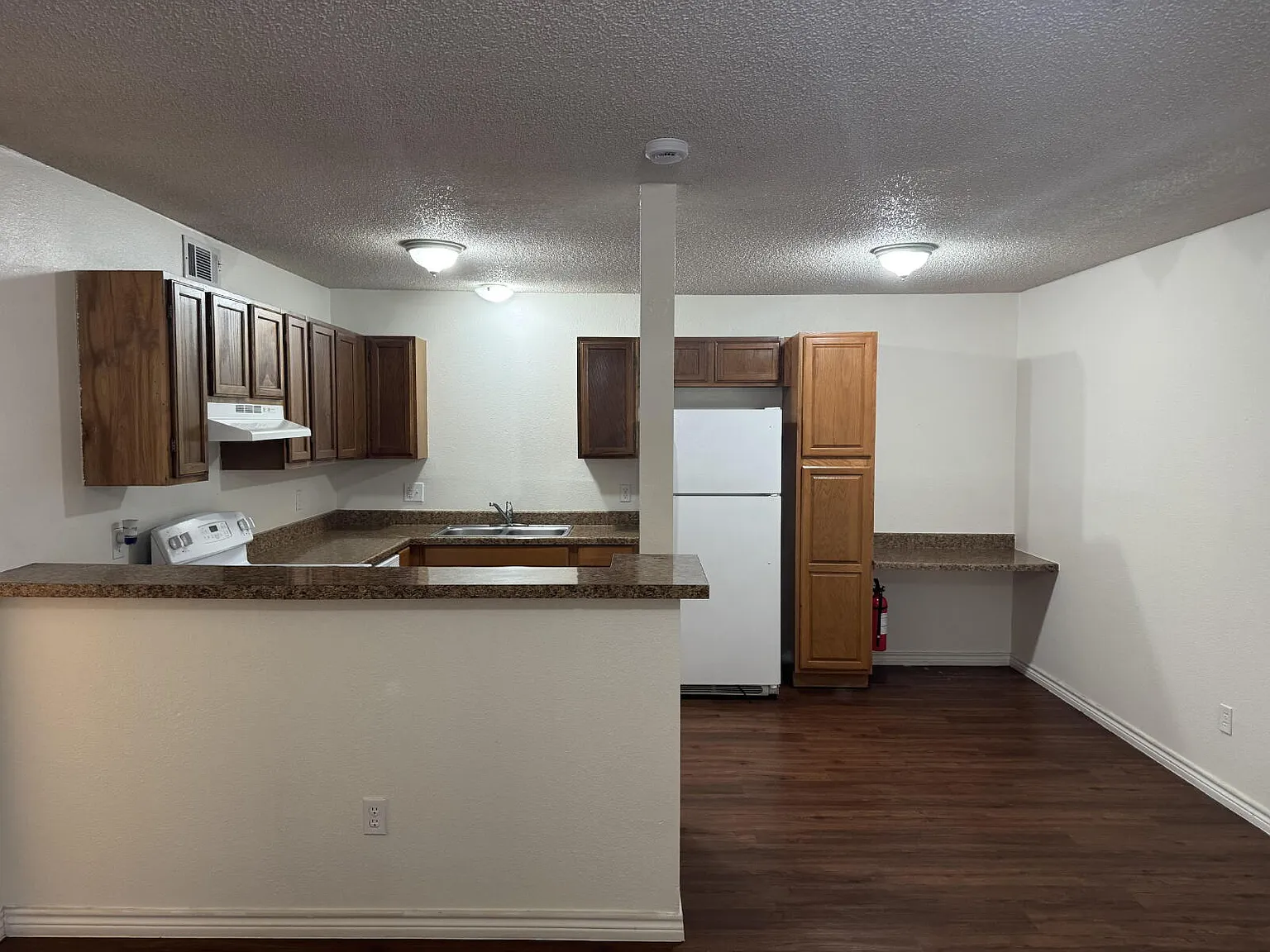 1 bed, 1.0 bath, 680 sqft, $825 — Photo 2