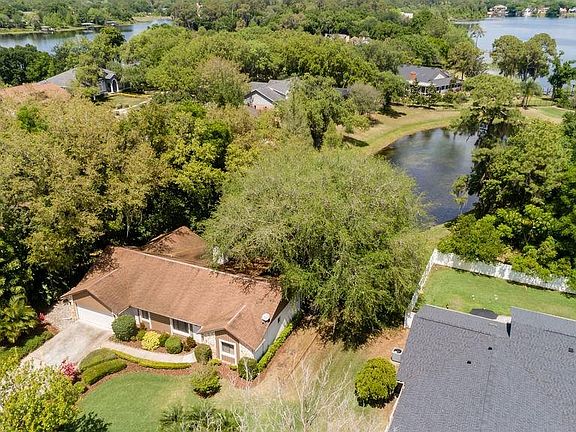 4th image of 8601 Amber Oak Dr