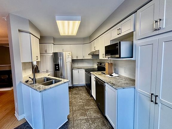 5th image of 202 Forestglade Cres
