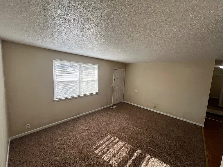 621 Dover Rd — Photo 4