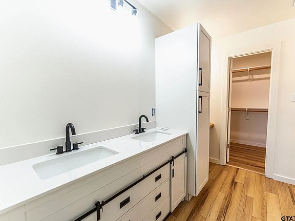 4th image of 1045 Jackson St N #1