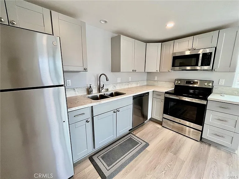 1401 Crestridge Dr — Photo 3