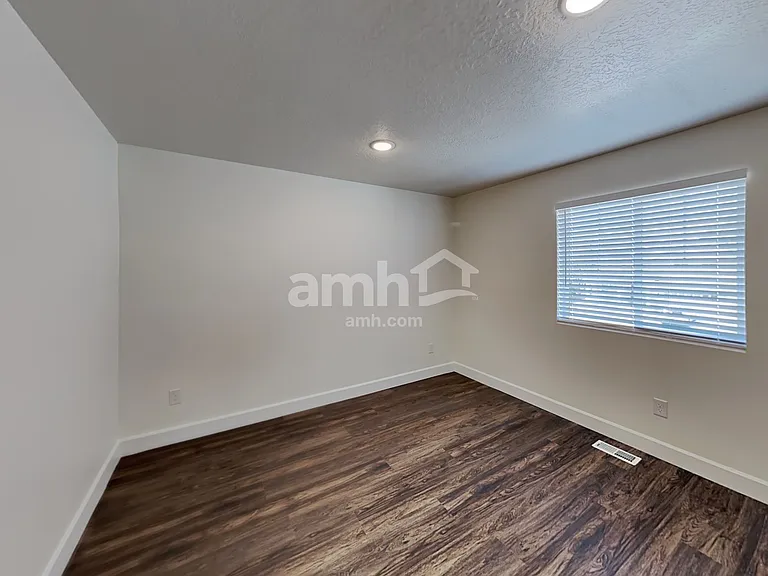 2184 E Silverado Ln — Photo 17