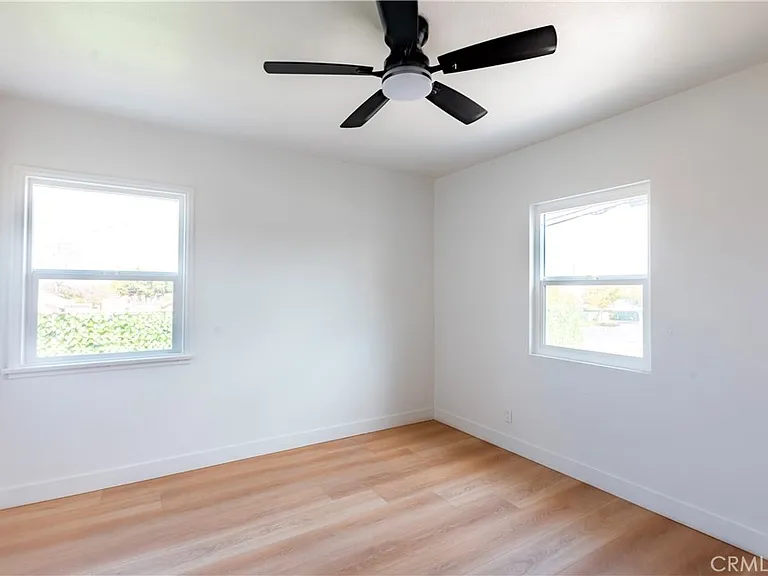 780 E Walton St — Photo 19